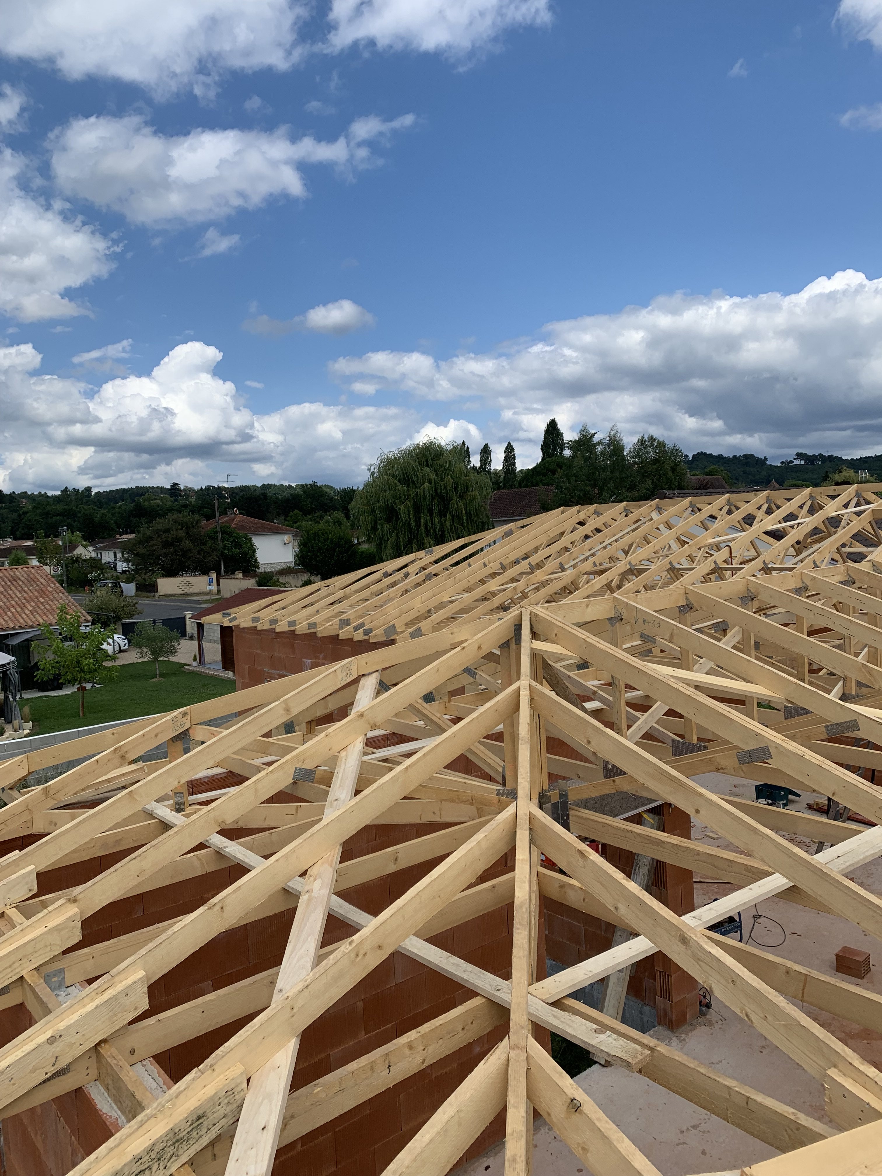 Charpente fermettes toiture neuve Dordogne