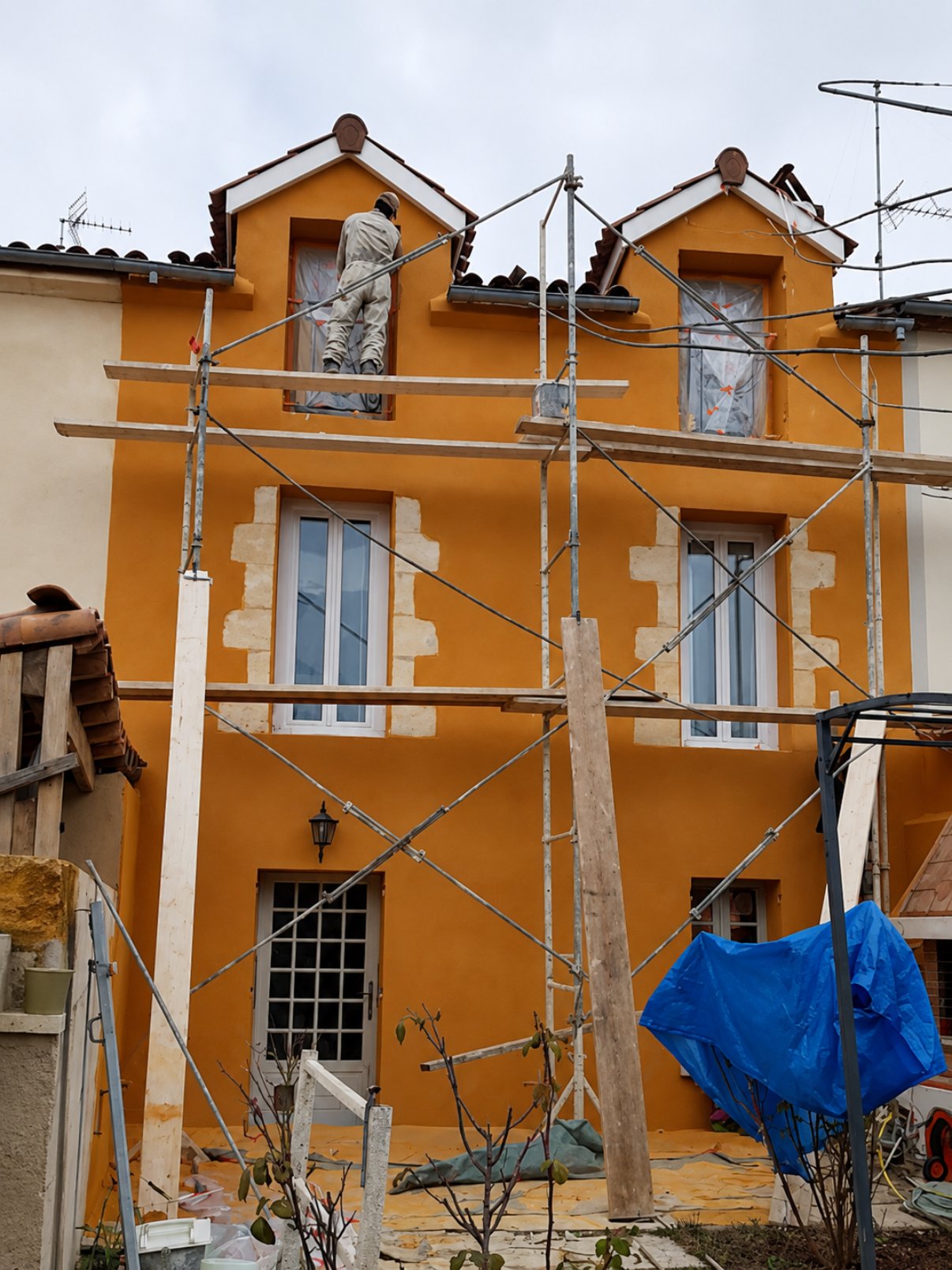 Peinture façade orange Bergerac